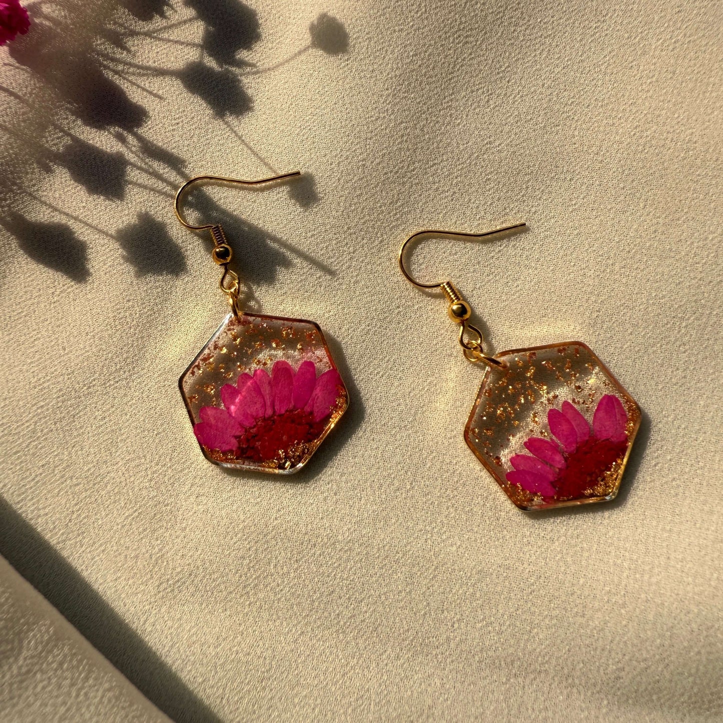 Real Pink Daisy Jewelry Anti-Tarnish Set for Women – Handmade Pendant, Bracelet & Earrings