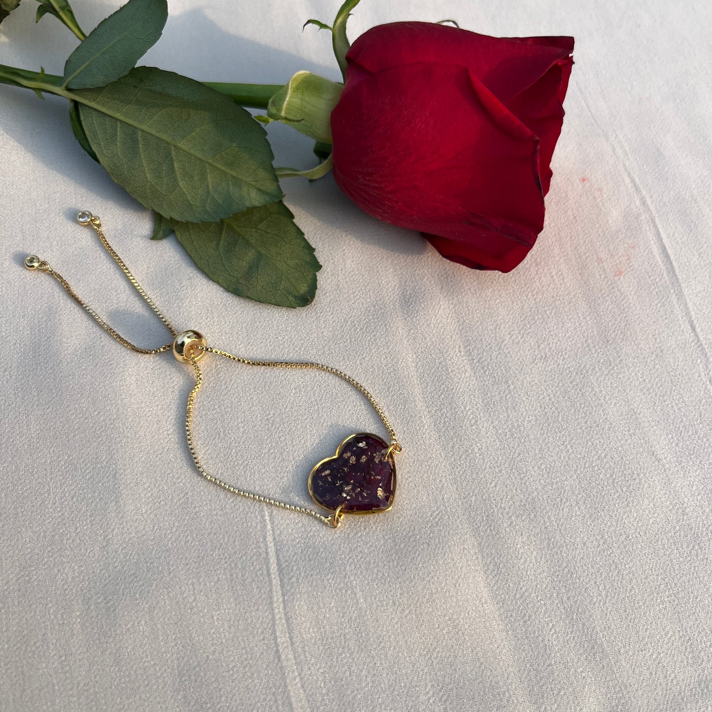 Real Forget-Me-Not Flower Heart Bracelet – Handmade Resin Floral Bracelet for Women | Adjustable Gold Chain Gift