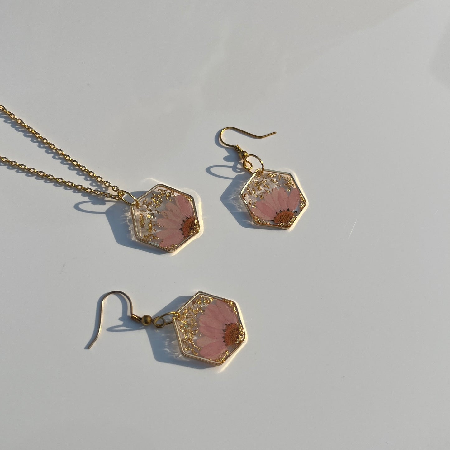 Blush Bloom Hexagon Set – Real Flower Pendant & Earrings in Gold Resin Frame