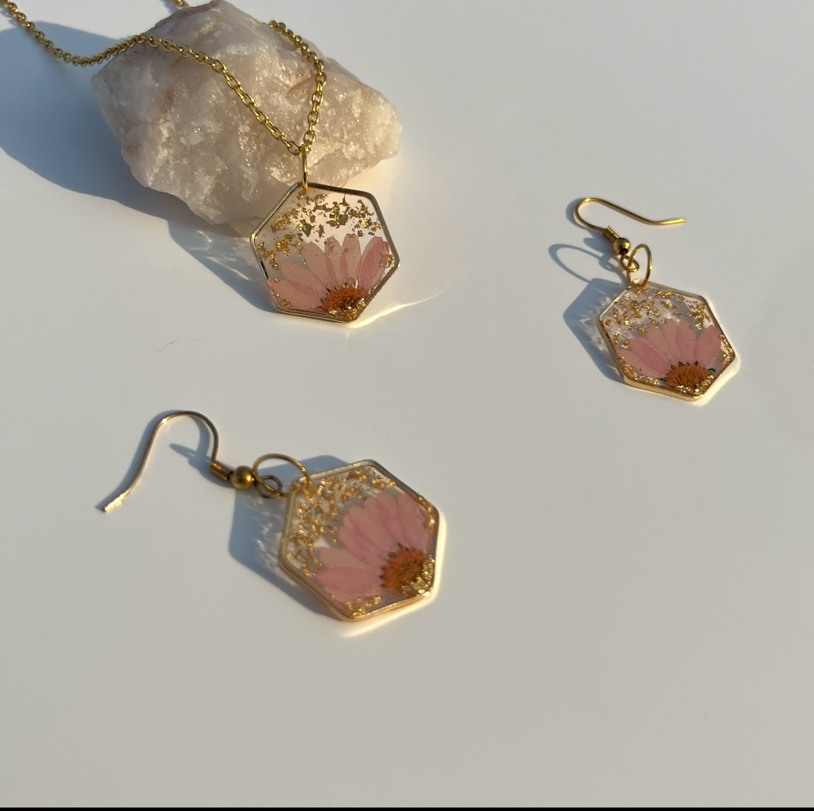 Handmade resin jewelry set with real dried flowers