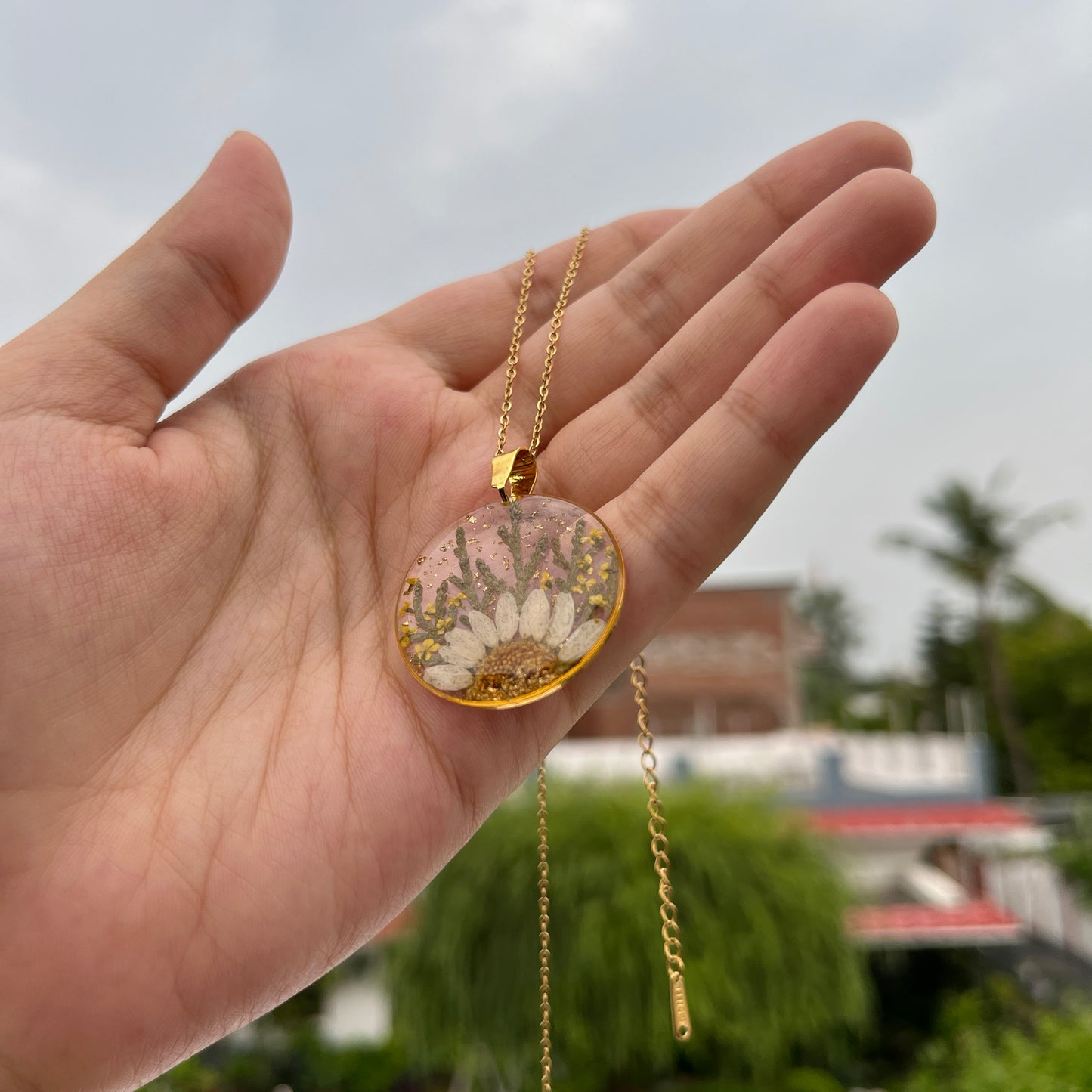 Round Shape Real Flower Anti-Tarnish Pendant - Customizable Gift For Her