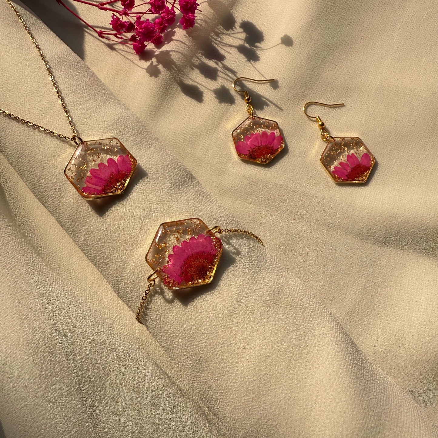 Real Pink Daisy Jewelry Anti-Tarnish Set for Women – Handmade Pendant, Bracelet & Earrings