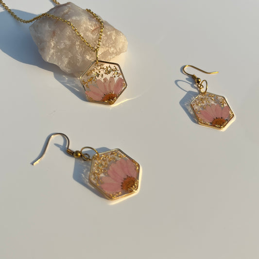 Blush Bloom Hexagon Set – Real Flower Pendant & Earrings in Gold Resin Frame