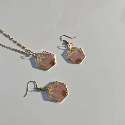 Blush Bloom Hexagon Set – Real Flower Pendant & Earrings in Gold Resin Frame