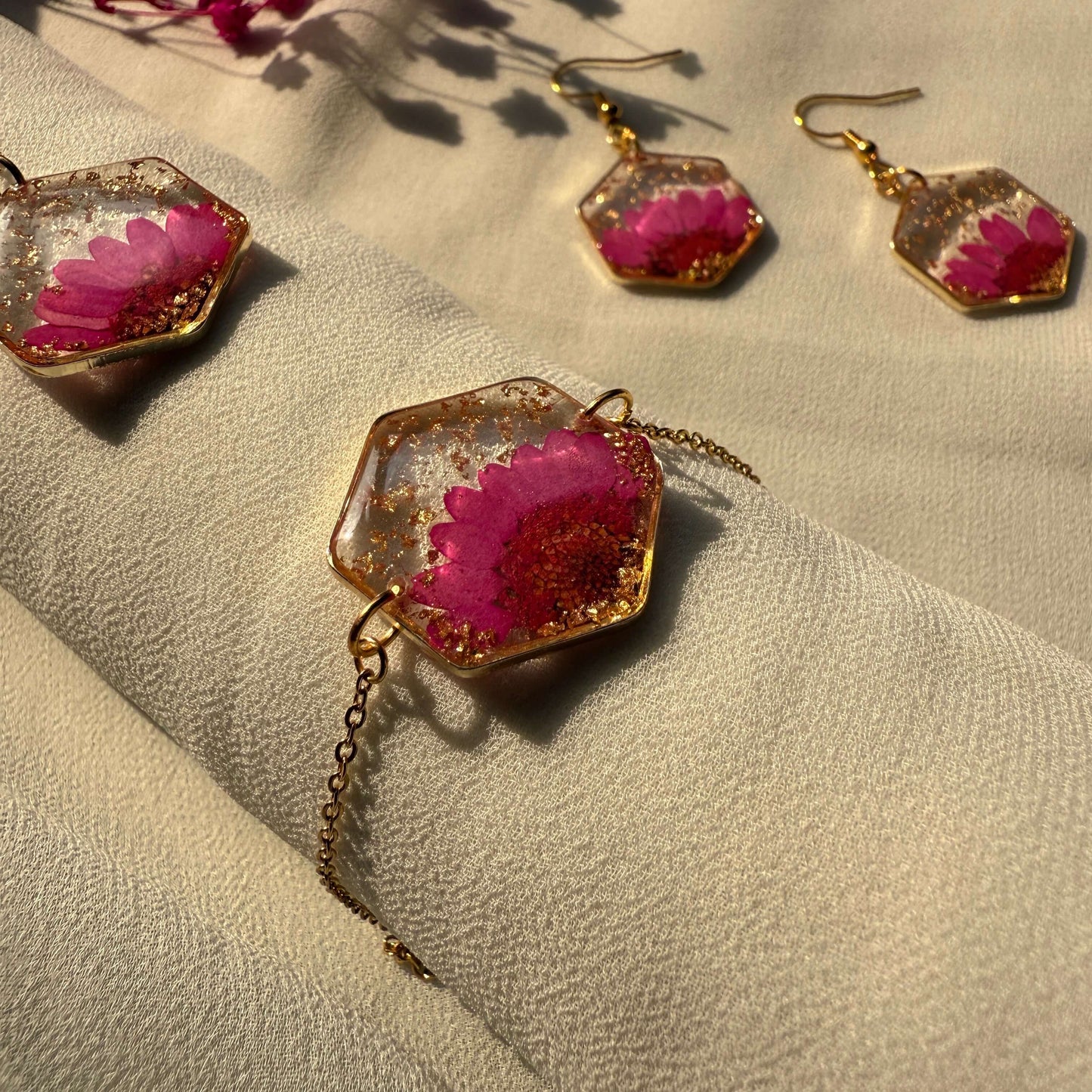 Real Pink Daisy Jewelry Anti-Tarnish Set for Women – Handmade Pendant, Bracelet & Earrings