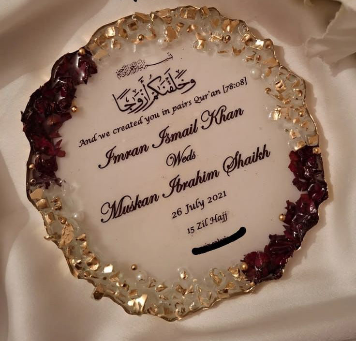 Personalized 8 Inch Resin Wedding Plate with Stand | Preserve Your Flowers Forever | Custom Nikah & Couple Name Keepsake