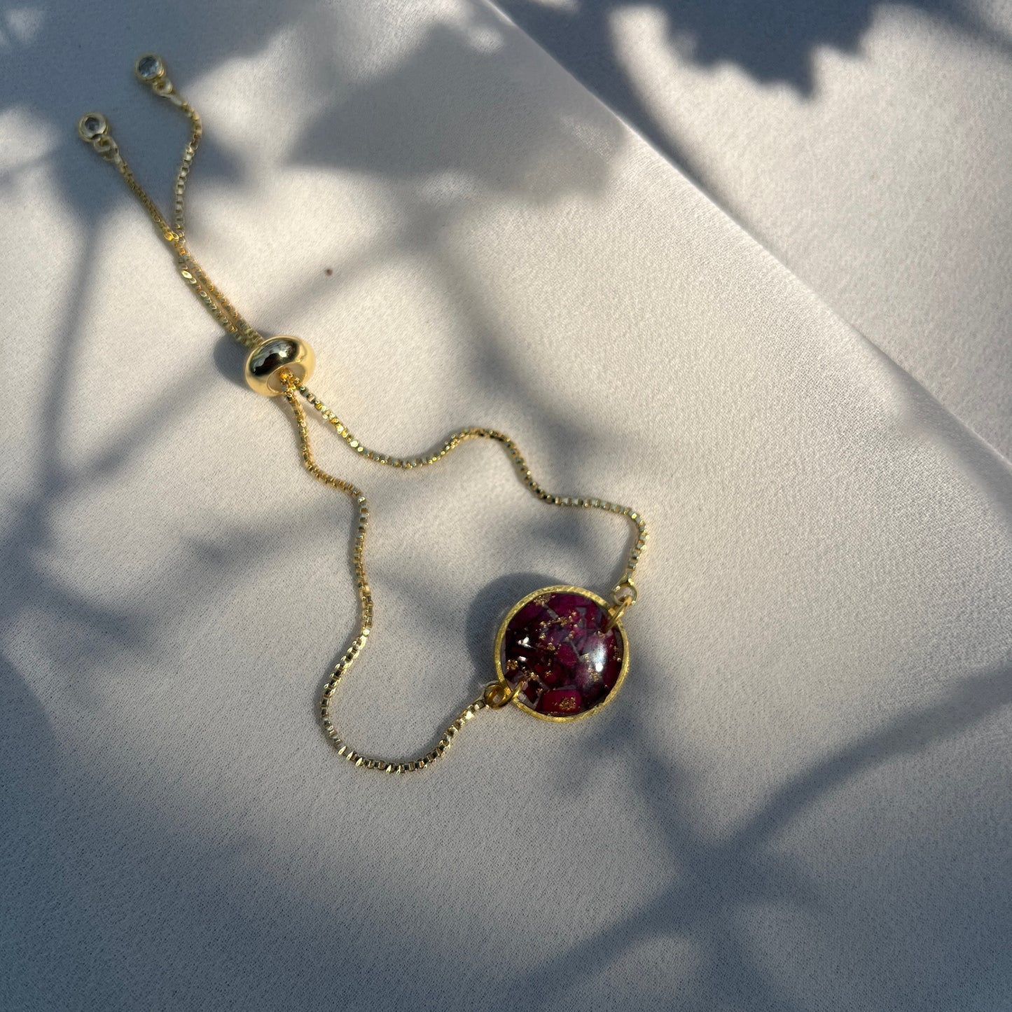 Round rose bracelet with adjustable anti tarnish chains