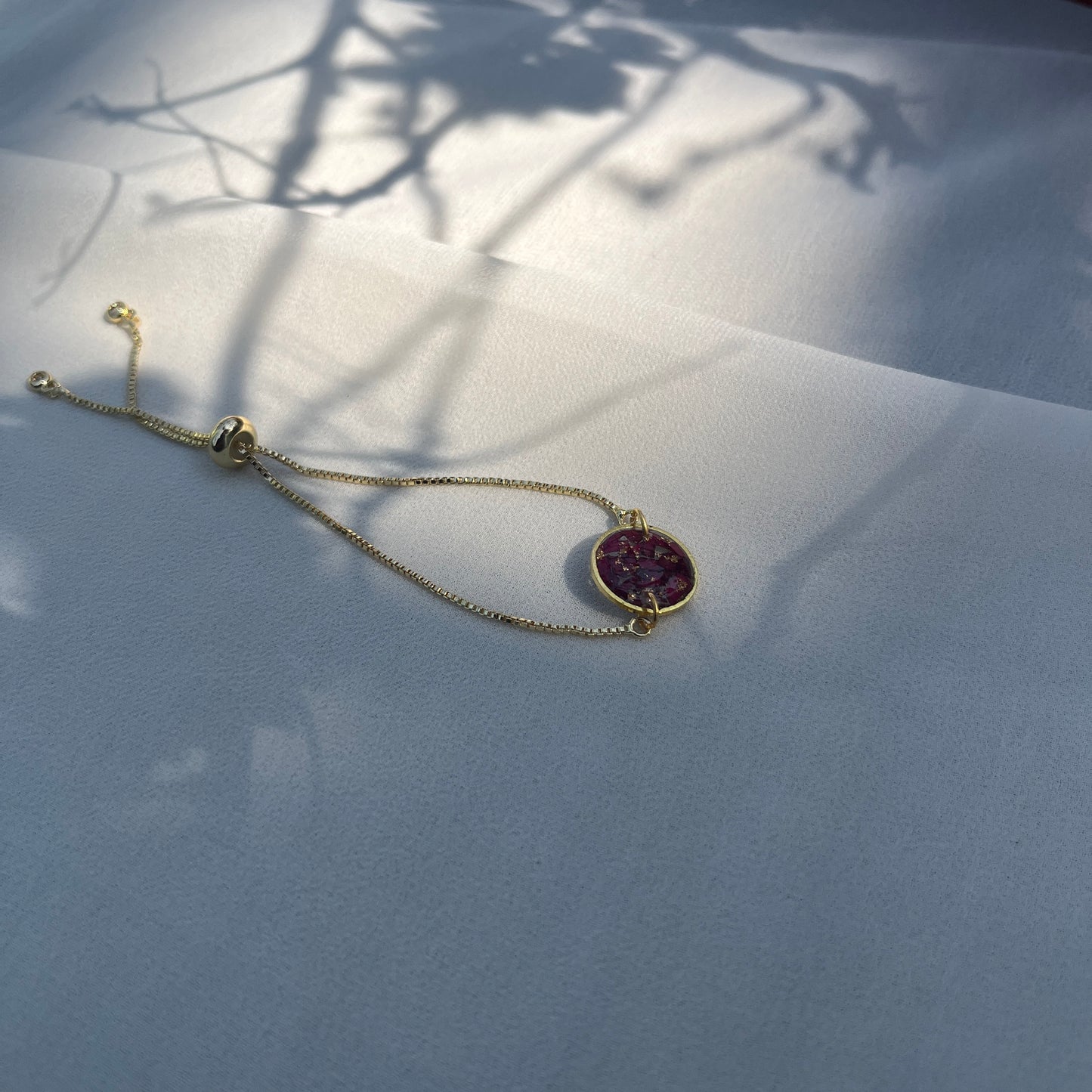 Round rose bracelet with adjustable anti tarnish chains