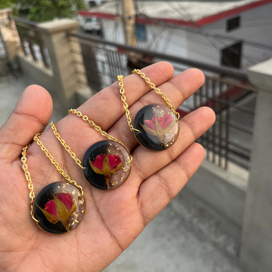 Handmade Real Rose Resin Anti-Tarnish Bracelet – Gold Chain Adjustable Jewelry